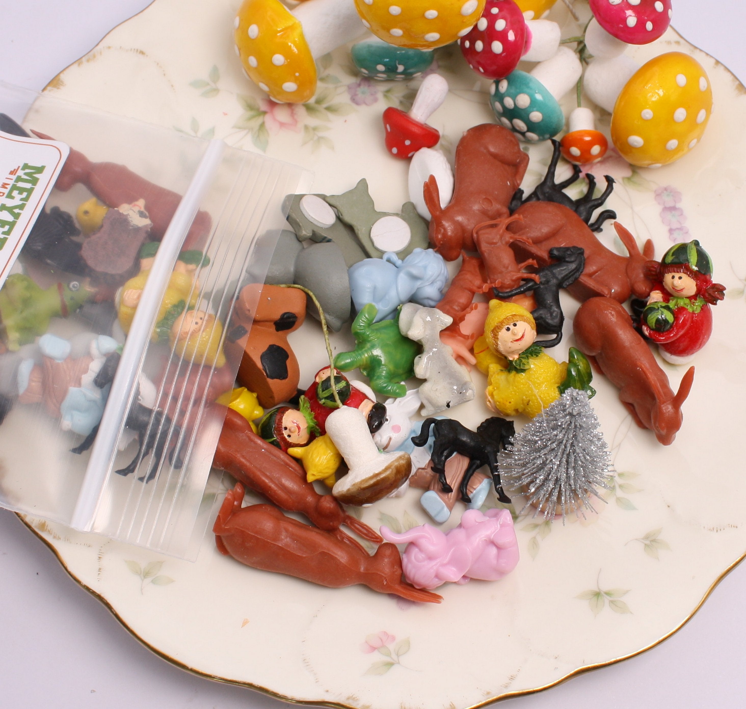 Mega Mini Mix Set! Vintage Miniatures - 4oz - IV3-3665