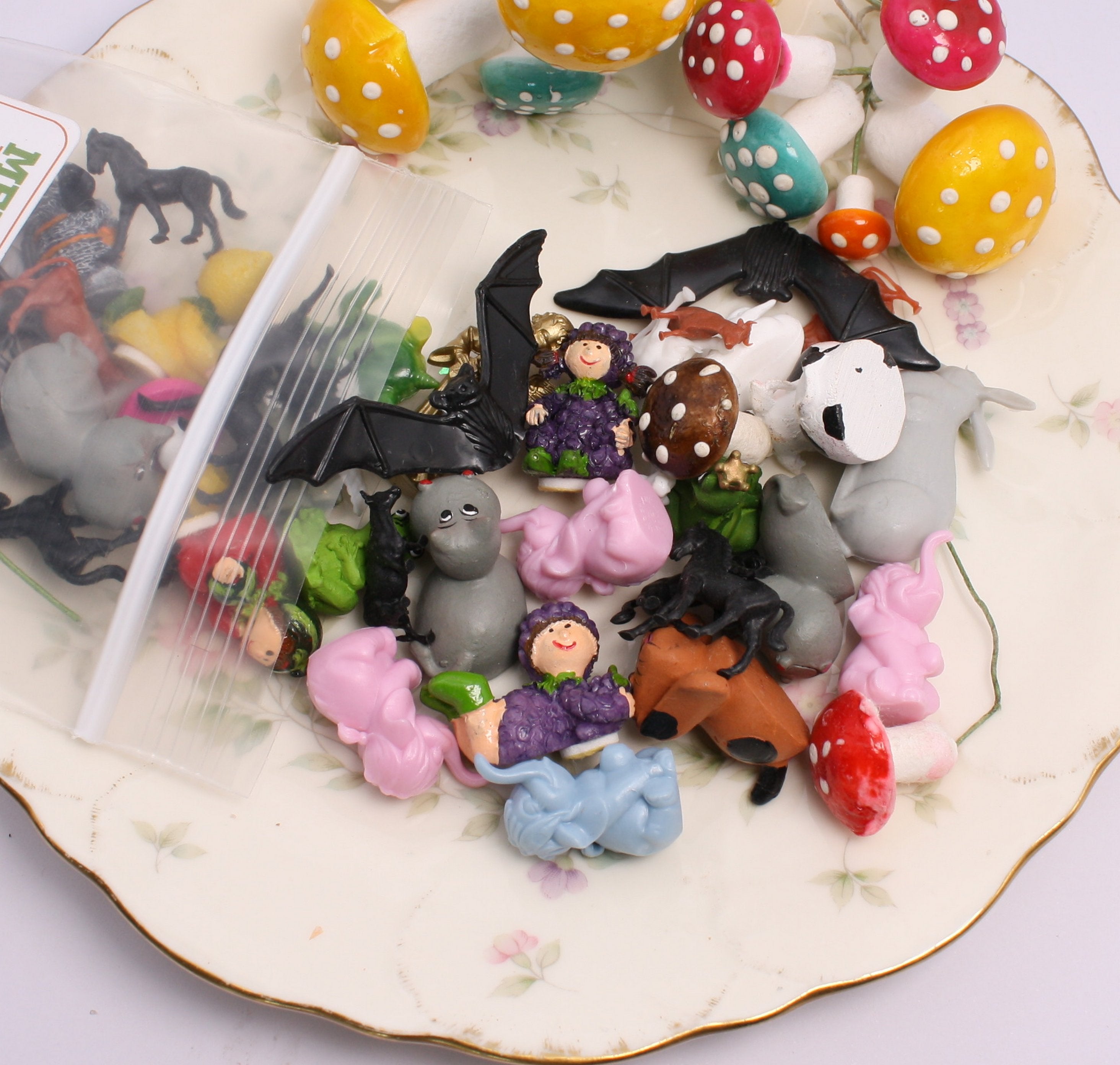 Mega Mini Mix Set! Vintage Miniatures - 4oz - IV3-3665