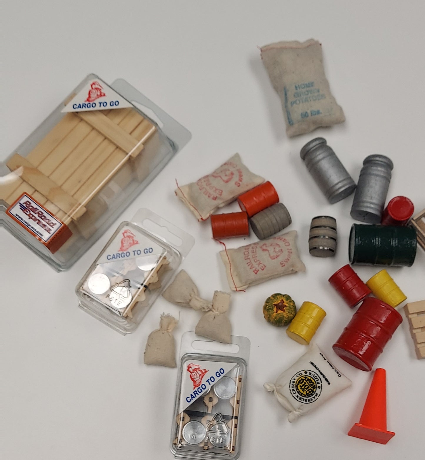 Grab Bag - Barrels, Sacks, Crates, Pallets - G Scale - RR-44