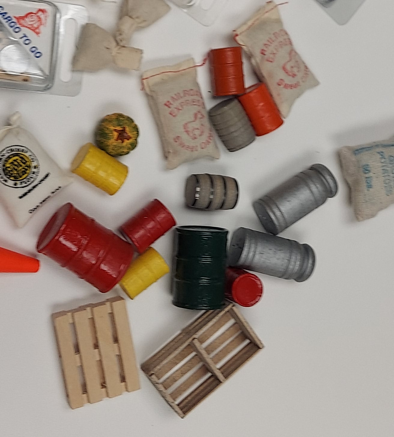 Grab Bag - Barrels, Sacks, Crates, Pallets - G Scale - RR-44