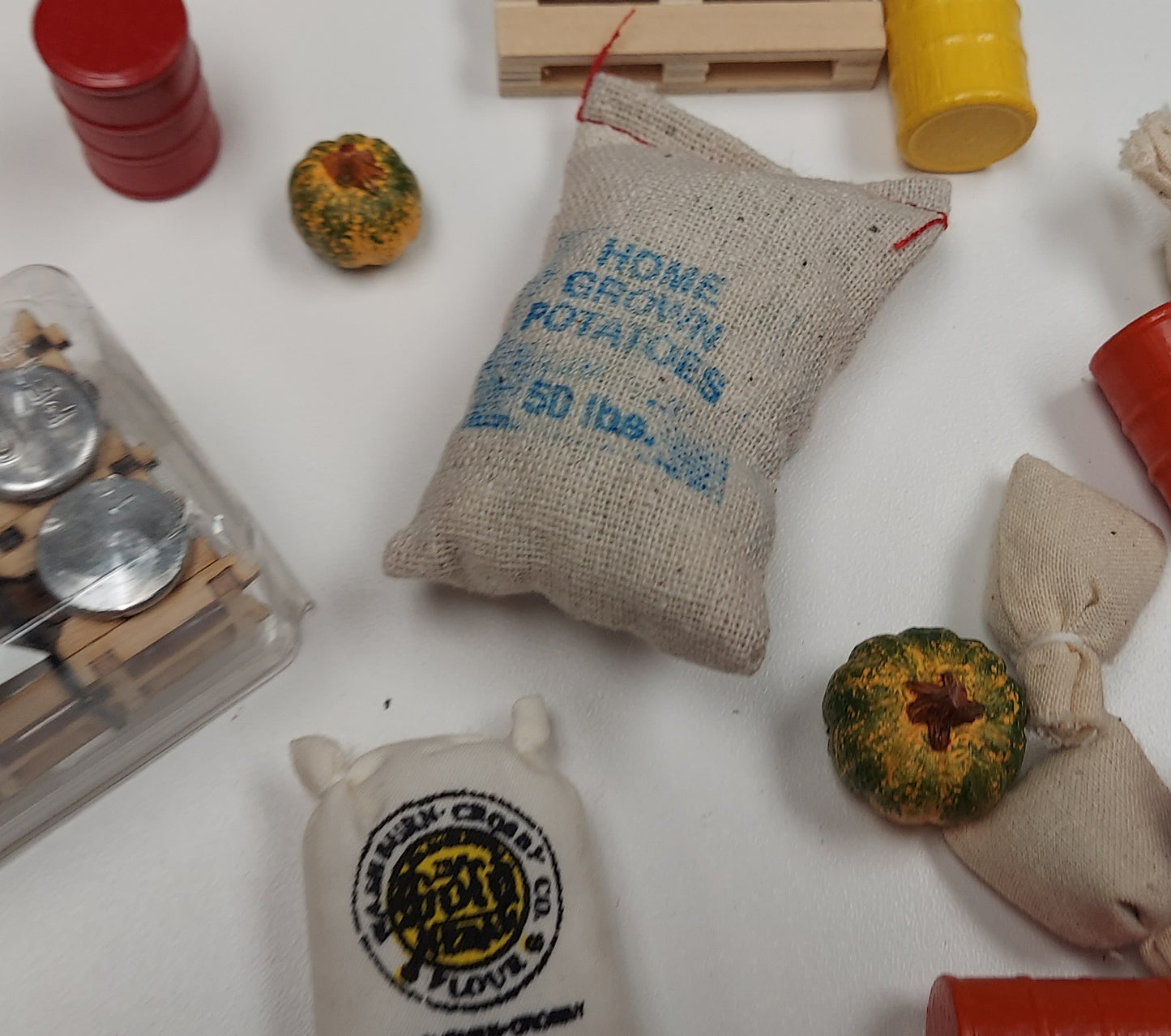 Grab Bag - Barrels, Sacks, Crates, Pallets - G Scale - RR-44