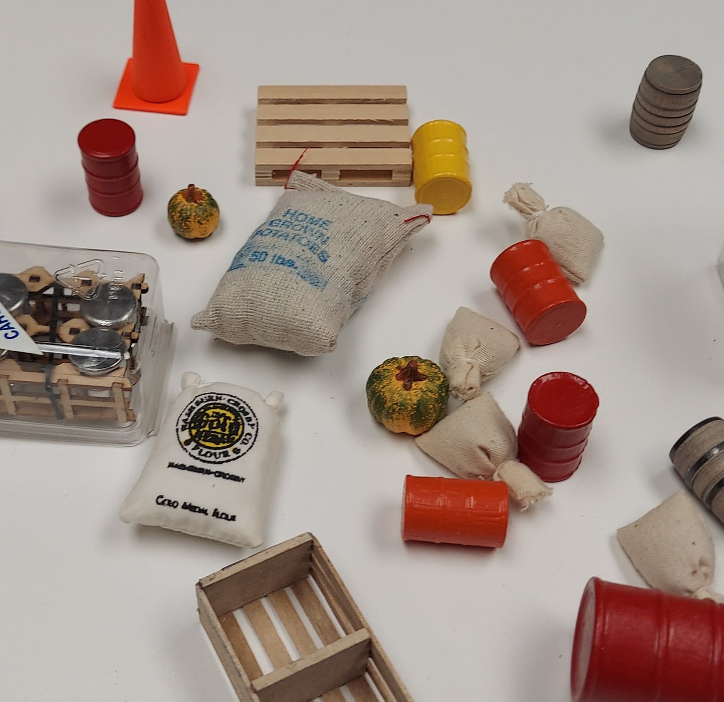 Grab Bag - Barrels, Sacks, Crates, Pallets - G Scale - RR-44