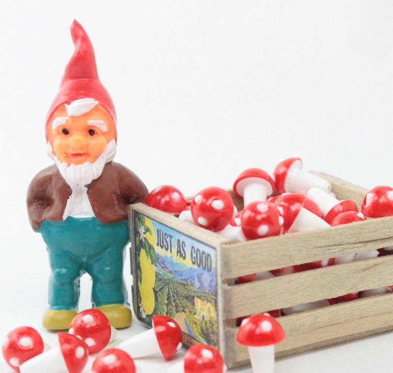 Red - Little Plastic - Mushrooms, Single with base - Set of 10