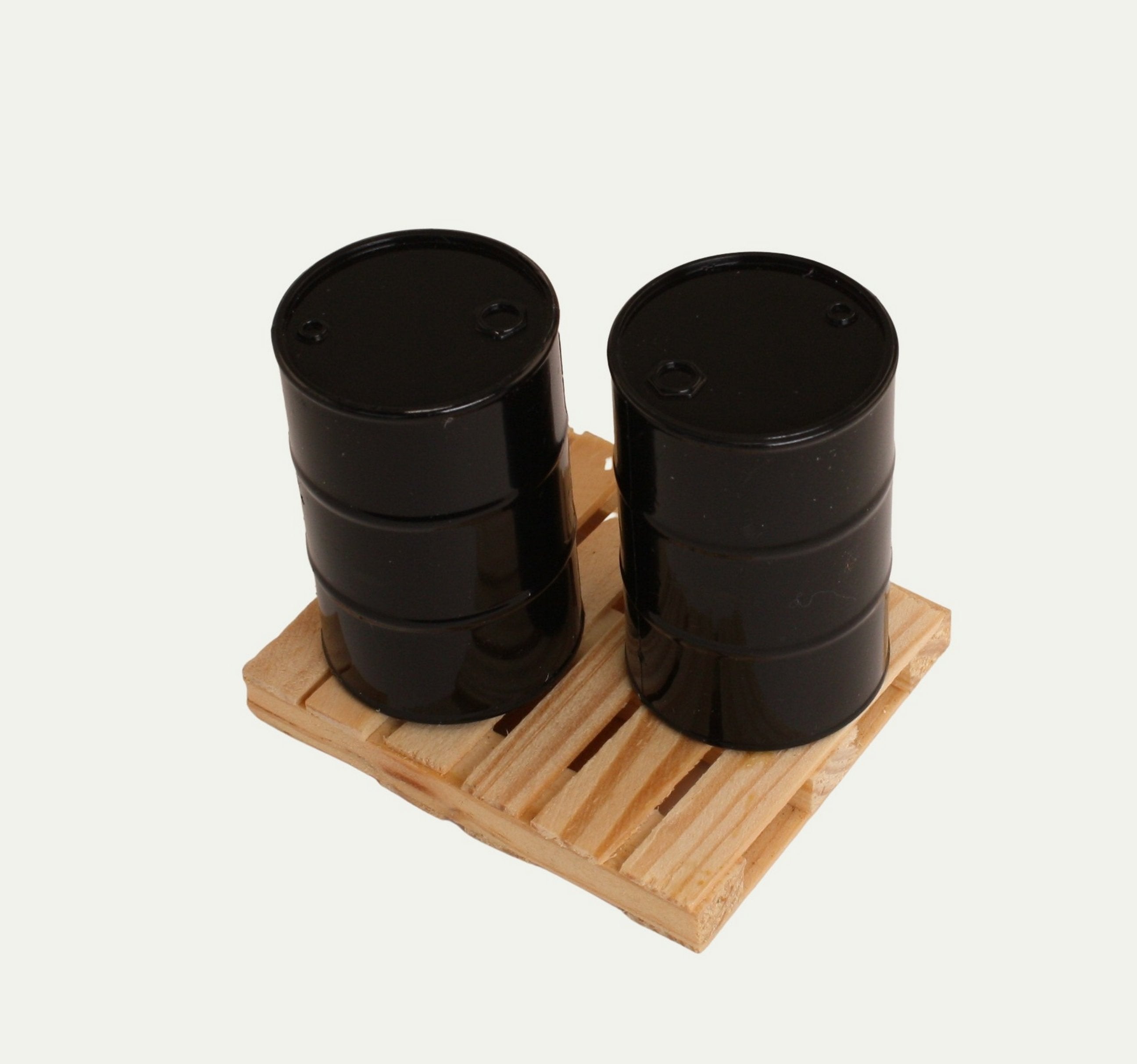 Pallet and Barrels - 3 Piece Set - 1:24 Scale - 101-0605