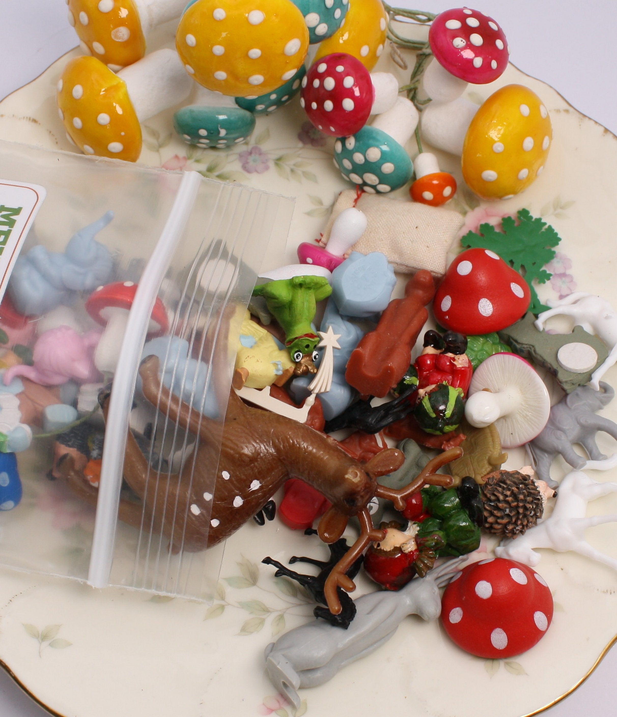 Mega Mini Mix Set! Vintage Miniatures - 4oz - IV3-3665