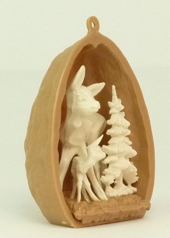 Walnut Shell with Lg Deer - 203-3-137D