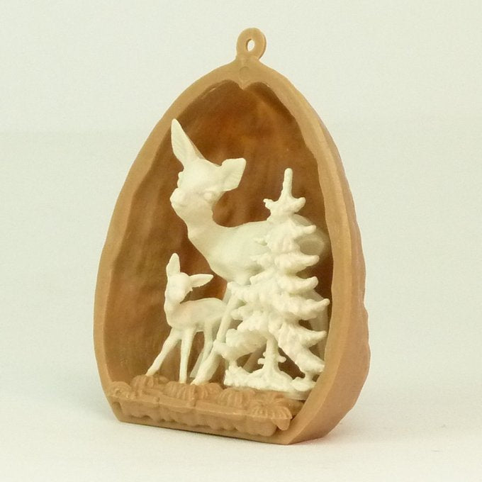 Walnut Shell with Lg Deer - 203-3-137D