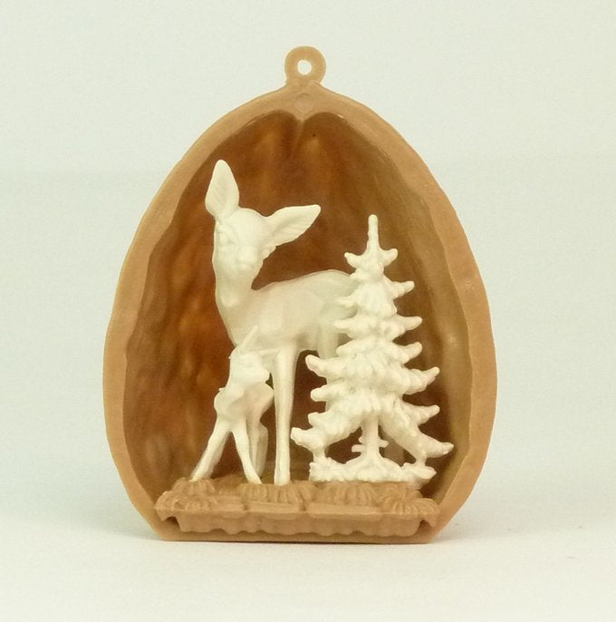 Walnut Shell with Lg Deer - 203-3-137D