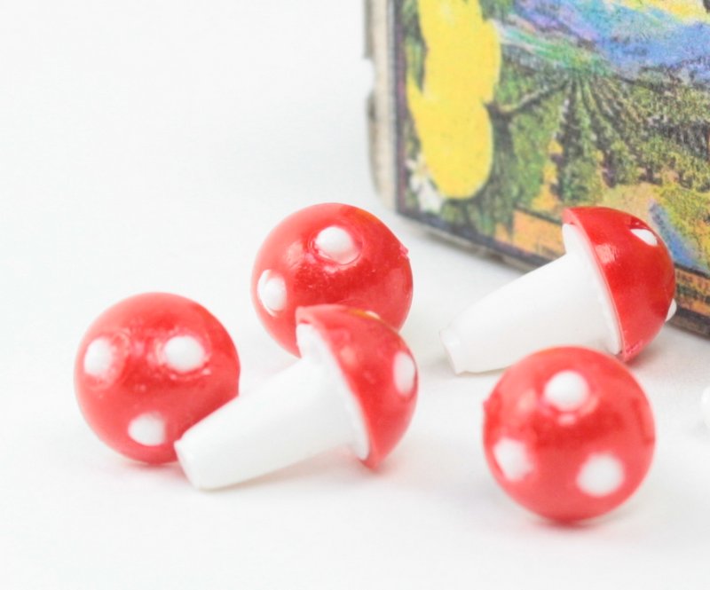 Red - Little Plastic - Mushrooms, Single with base - Set of 10