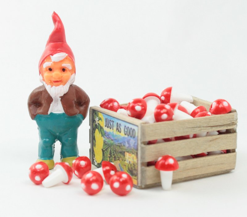 Red - Little Plastic - Mushrooms, Single with base - Set of 10