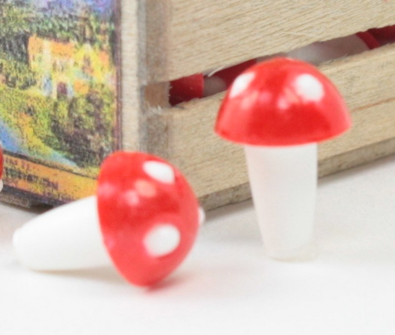 Red - Little Plastic - Mushrooms, Single with base - Set of 10