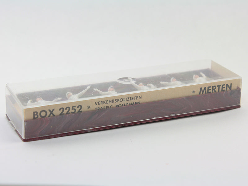 German Traffic Policemen-  Merten - HO 3/4" - IV3-2400