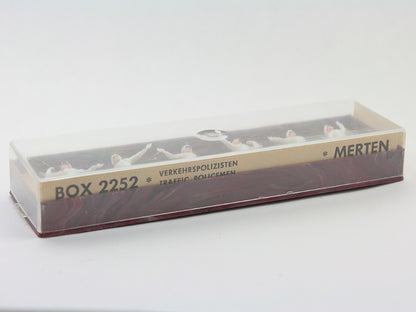 German Traffic Policemen-  Merten - HO 3/4" - IV3-2400