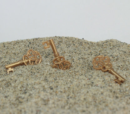 Vintage Gold Keys - 12 pcs - German - IV3-2452